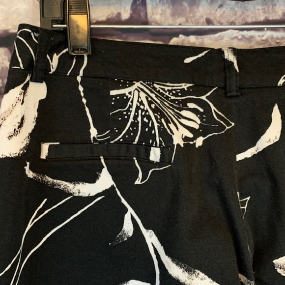 Larry Levine Black Floral Crop Pants Size 10 - Picture 7 of 9